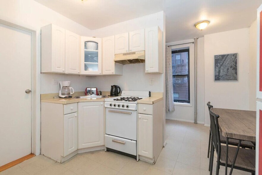 Building Photo - 304e E 95th St