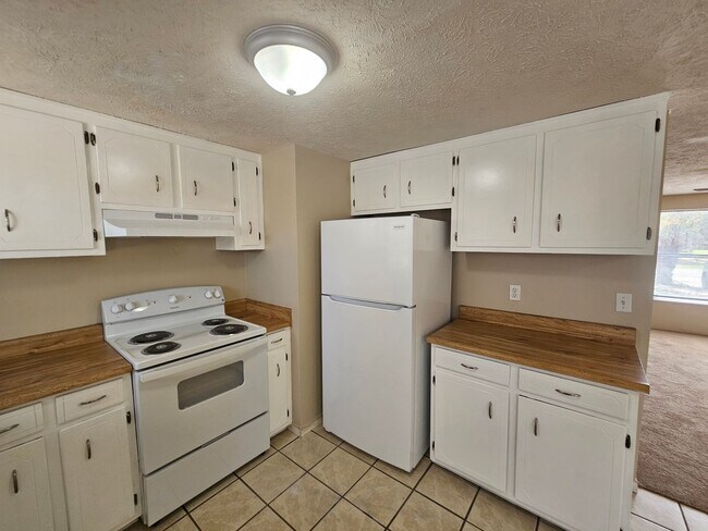 Building Photo - Cozy 3Bed/2Ba Brick Home Convenient to Shopping, Dining & Tyndall AFB! *1/2 OFF 1st Month's Rent!*