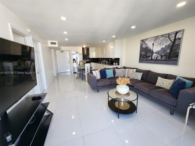 Building Photo - 345 Ocean Dr