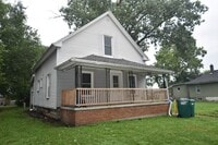 Building Photo - Mishawaka 1/2 story 3 bedroom single-family home with garage