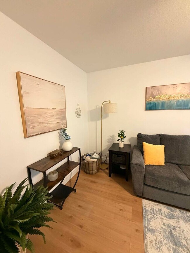 Building Photo - 2121 S Kentucky Ave