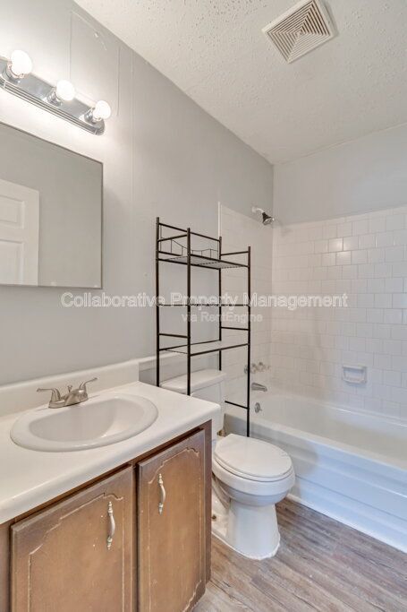Building Photo - 128 Pointe S Dr