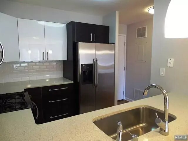 Kitchen - 361 River Rd
