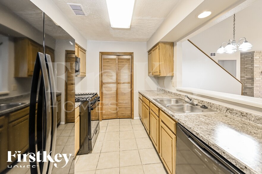 Building Photo - 3315 Vega