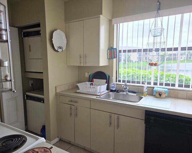 Building Photo - Fully furnished Lake View Condo in Gated Community