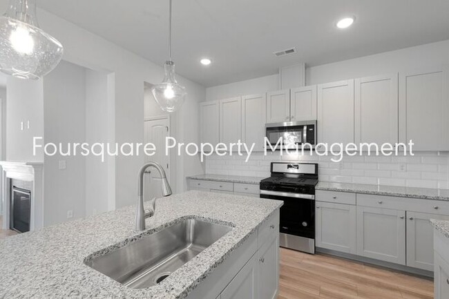 Building Photo - Bright 3-Bed 2.5-Bath End-Unit Townhome with Washer/ Dryer, Granite Kitchen & 2-Car Garage.Conven...