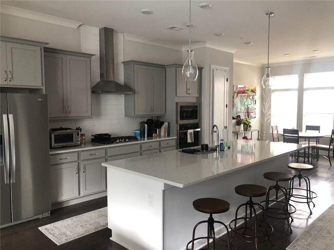 Building Photo - 670 Hudson Wy