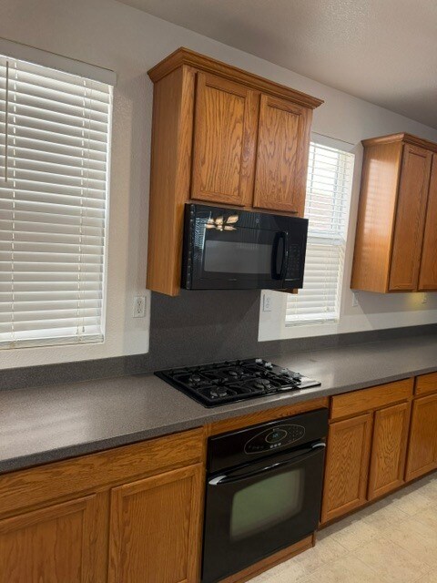 Building Photo - Gorgeous Modesto Home 3 Bedroom 2.5 Bathroom