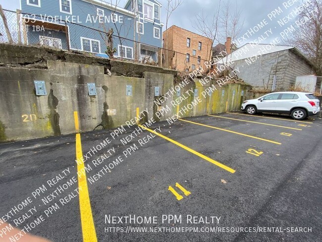 Building Photo - Dormont updated studio parking, A/C + 1 bl...