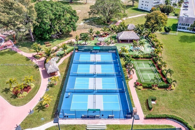 Building Photo - 17 Keswick A