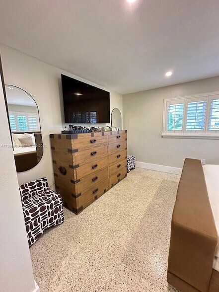 Building Photo - 6520 SW 65th St