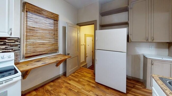 Building Photo - 205 3rd Ave NE