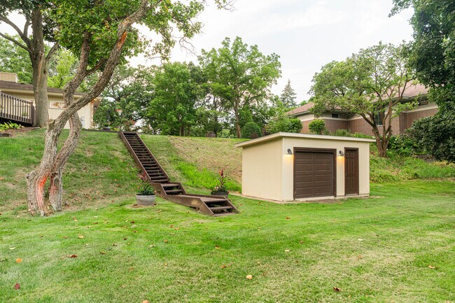 Building Photo - 208 Brookdale Ln