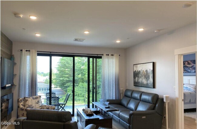 Building Photo - 116 West Ave