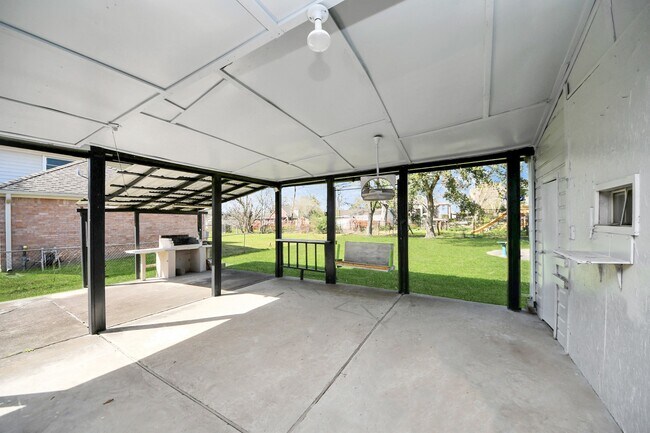 Building Photo - 8105 Lanham Ln