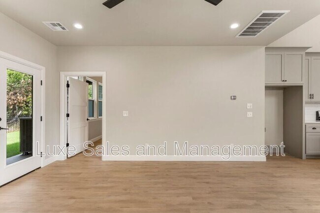 Building Photo - 4136 Abbey Pk Dr