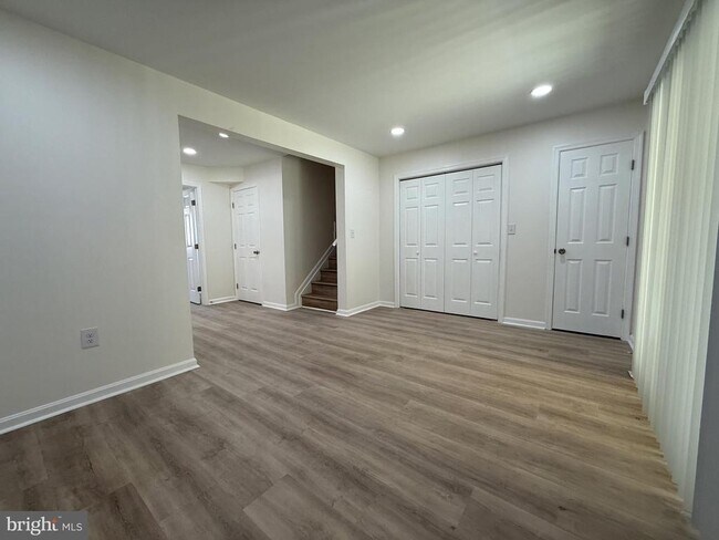 Building Photo - 4 Bright Star Ct