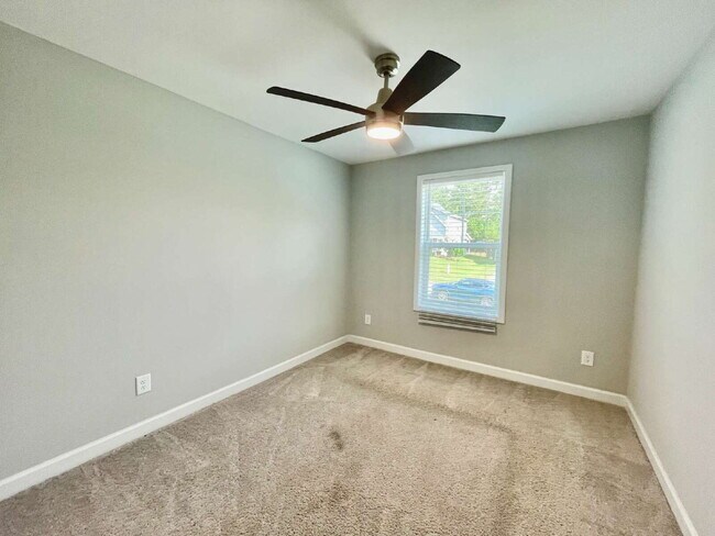 Building Photo - Spacious 4 Bedroom, 2 And A Half Bath Nest...
