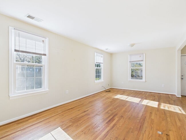 Building Photo - 604 W Vine St