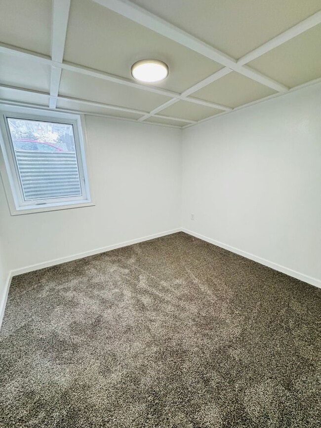 Building Photo - 3 bedroom (with bonus room) 1.5 bathroom