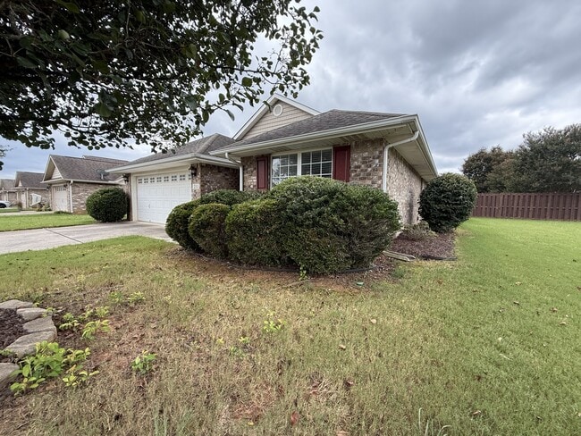 Building Photo - 211 High Green Dr