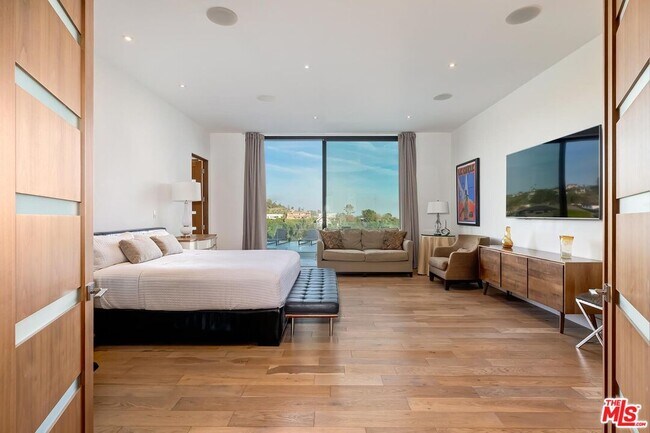 Building Photo - 920 Linda Flora Dr