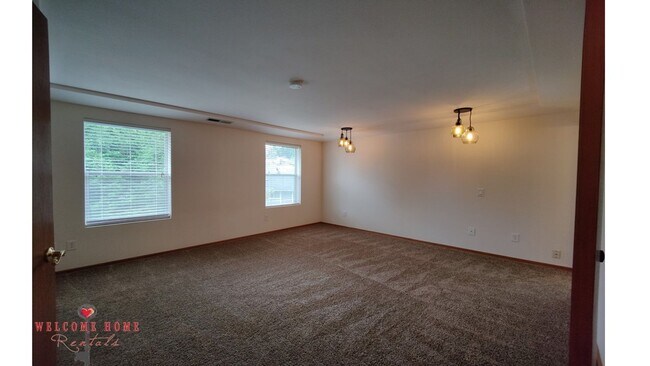 Building Photo - Beautiful open floorplan in amazing Steilacoom!!  All appliances included, large yard!!