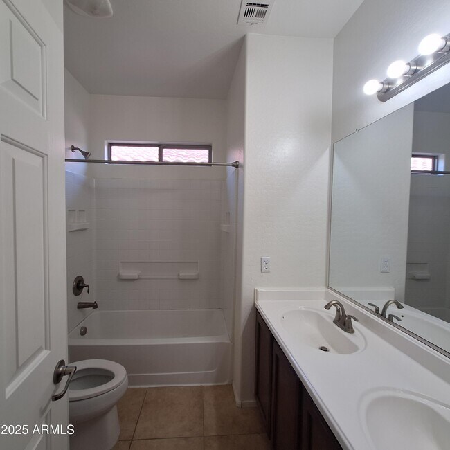 Building Photo - 5318 W Chisum Trail