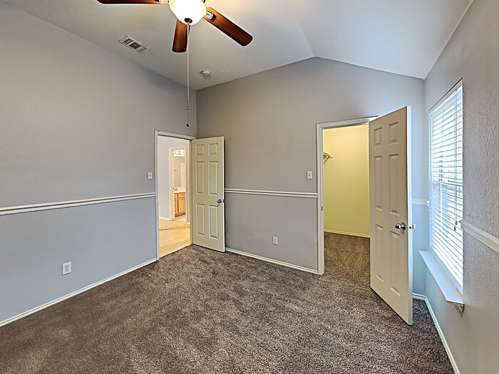 Building Photo - 623 Jamie Ln