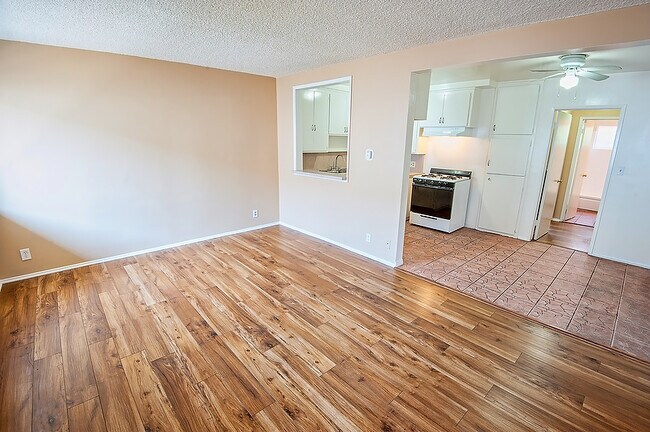 Building Photo - 1323 N Harvard Blvd