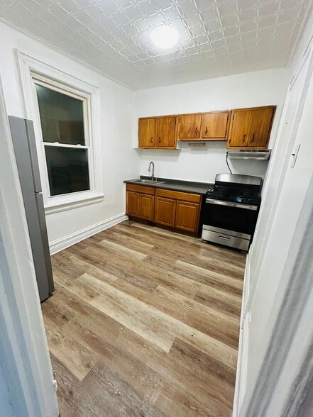 Primary Photo - 2029 Ryer Ave