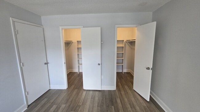 Building Photo - 492 Banyon Tree Cir