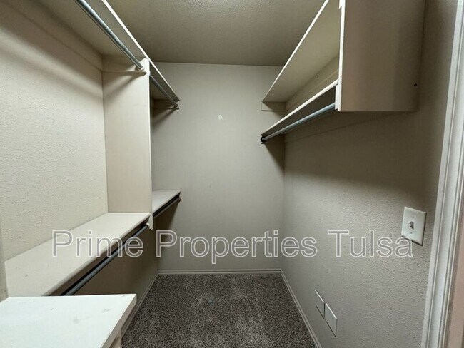 Building Photo - 10333 E 112th St S