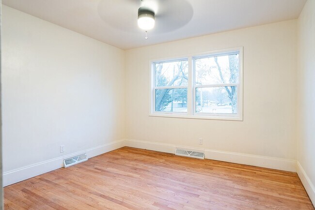 Building Photo - REMODELED 4 BEDROOM HOUSE