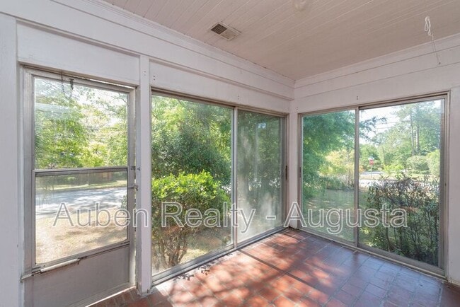 Building Photo - 2207 Montclair St