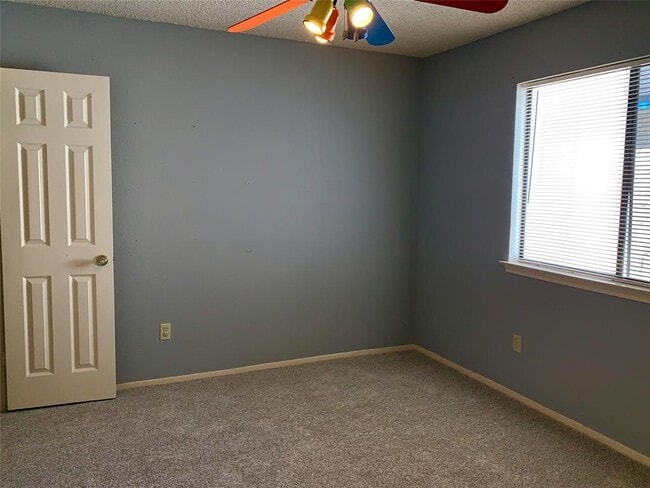 Building Photo - 2816 Norfolk Dr