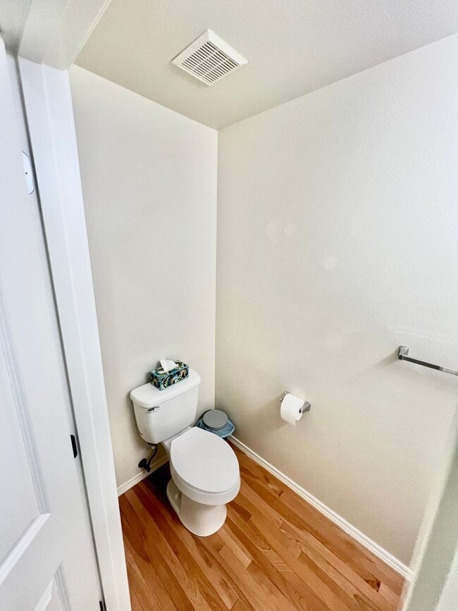 Building Photo - Spacious Condo Available Now!