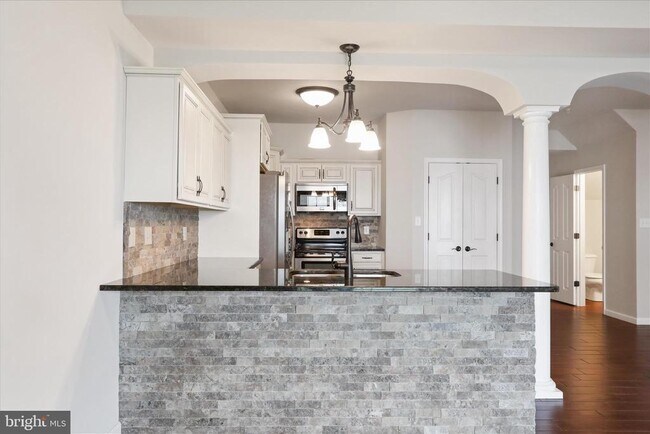 Building Photo - 20 Delano Dr