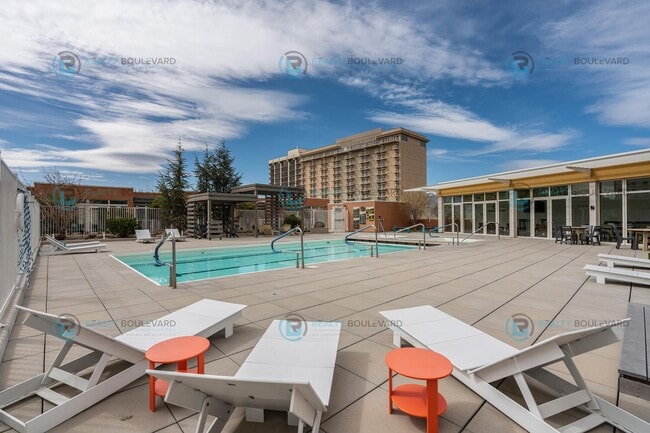 Building Photo - Modern 1 Bedroom 1 Bath Luxury Condo at Th...