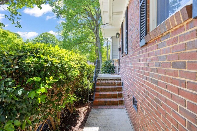 Building Photo - 832 Stanfield Dr