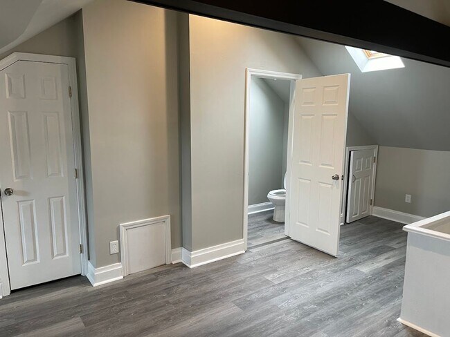 Building Photo - Beautiful, Sparkling New Kitchen - 4 Bedro...