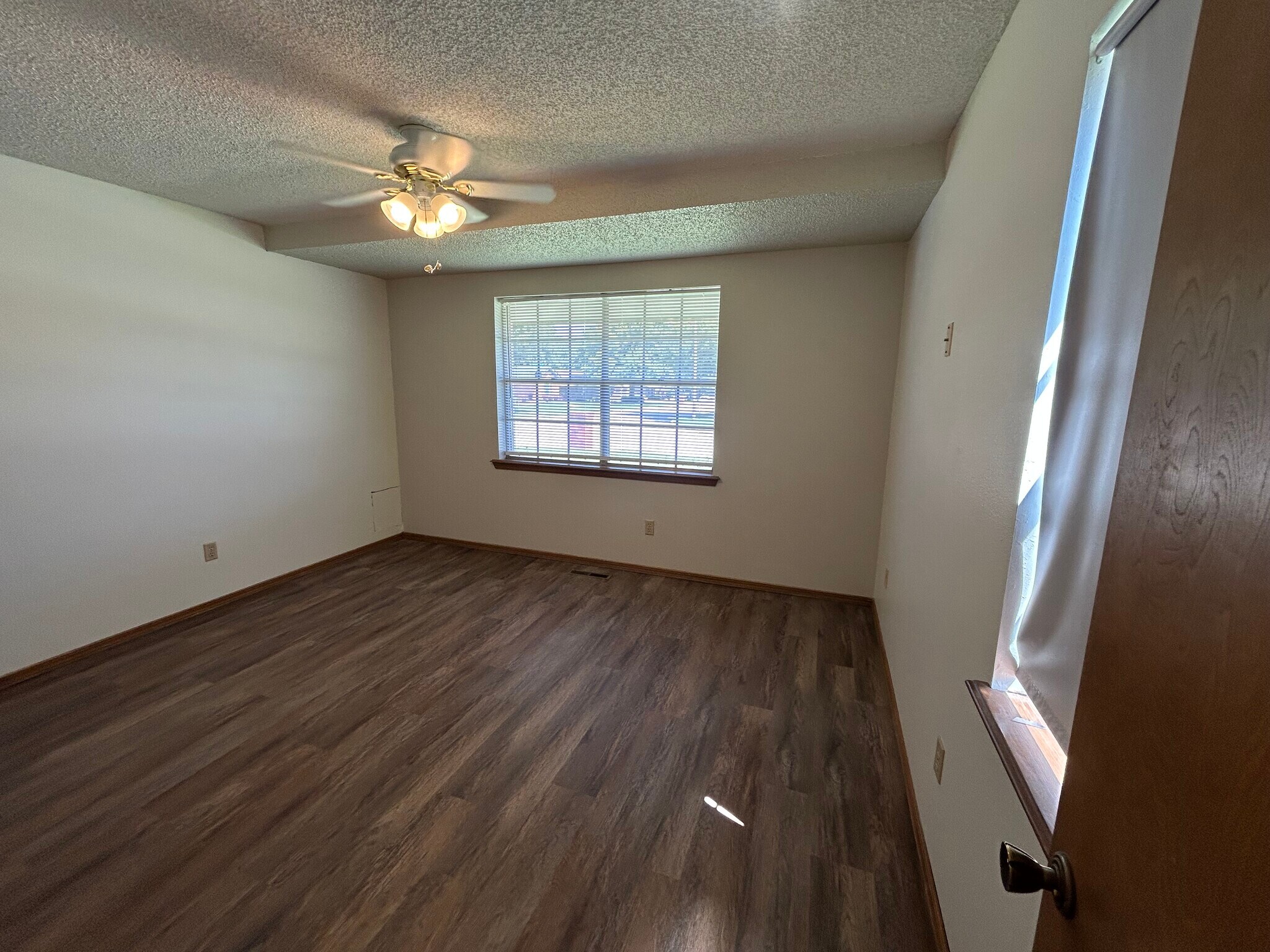 1st Bedroom - 700 Victoria Dr
