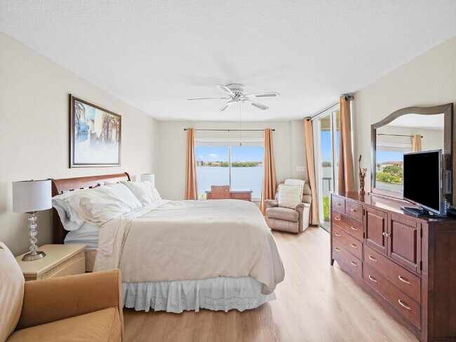 Building Photo - Diamond Bay