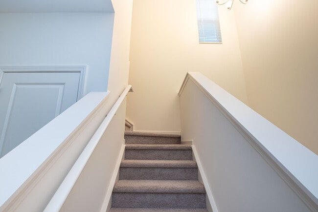Building Photo - BEAUTIFUL 3 Bedroom in Midland Available A...