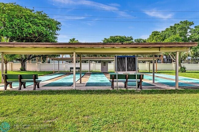 Building Photo - 7102 NW 93rd Ave