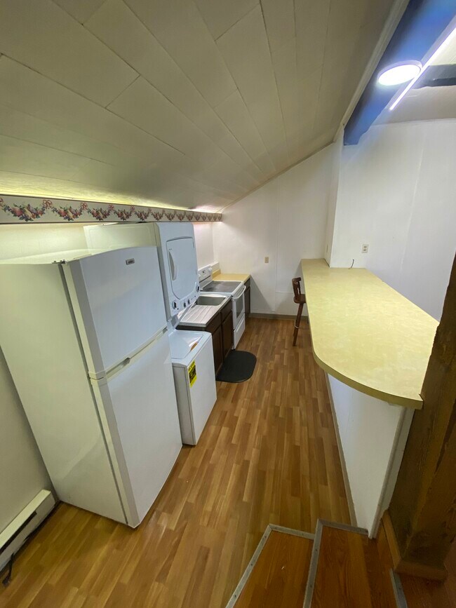 Building Photo - Chestnut Grove Village 11