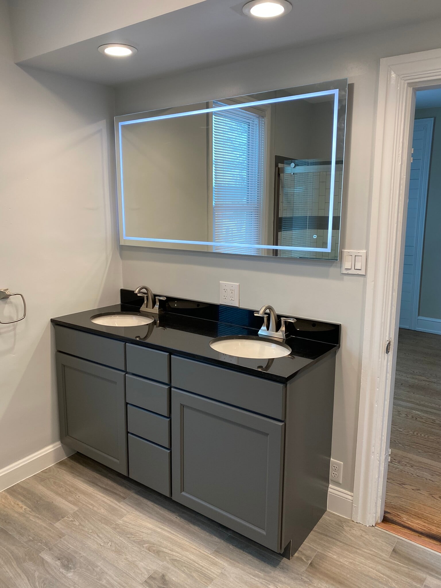 Master bathroom - 658 N Hanover Street