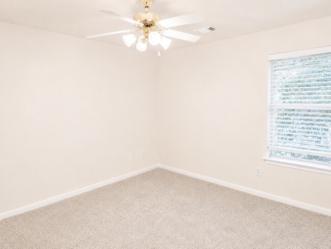 Building Photo - 98 W Knightsbridge Dr