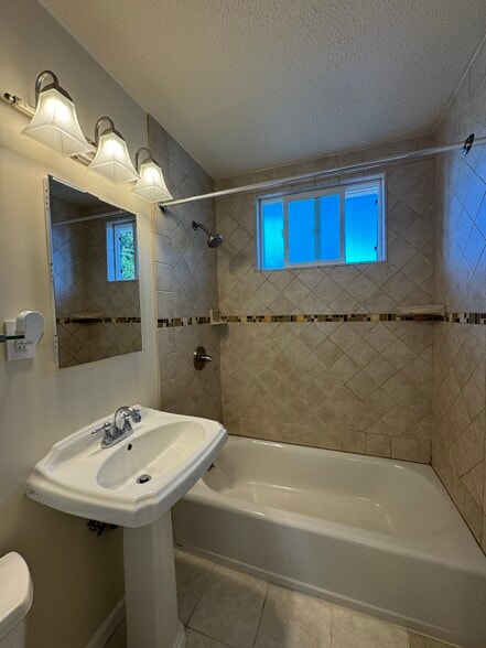 Building Photo - 211 Catalina Ave