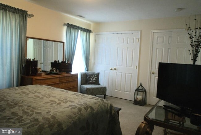 Building Photo - 104 Eastside Ln